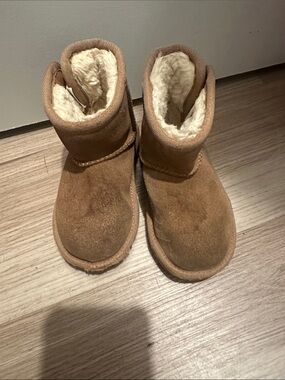 UGG Kids Chestnut Genuine Shearling-Lined Classic Boots